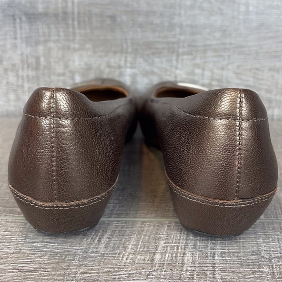 Clarks sz 6 bronze Concert Choir leather round toe flats - Picture 6 of 11